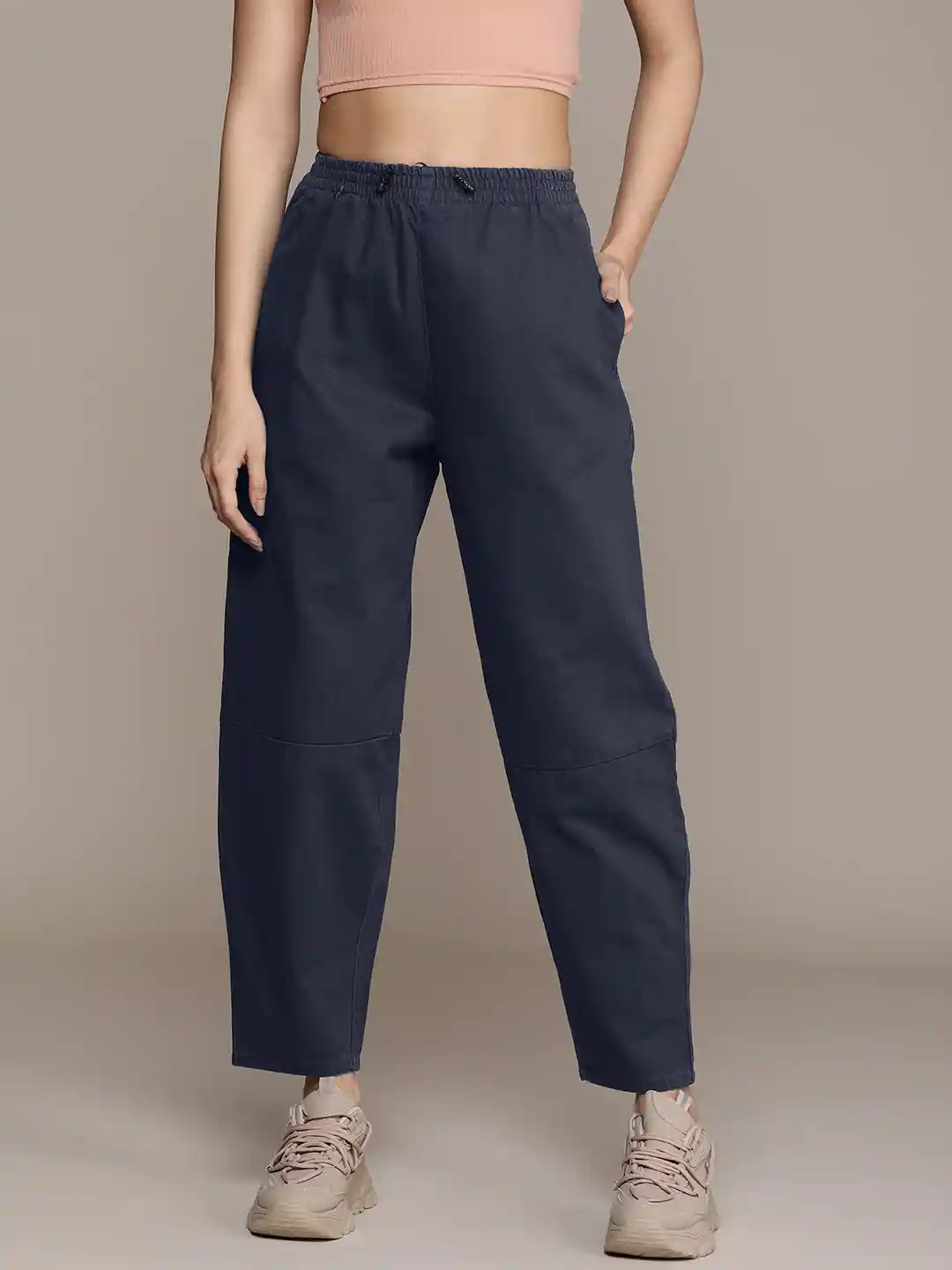 The Roadster Life Women Solid Mid-Rise Pure Cotton Regular Trousers