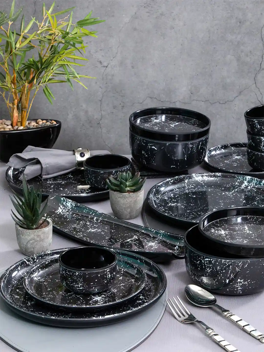 Servewell Black White 23 Pieces Printed Melamine Matte Dinner Set