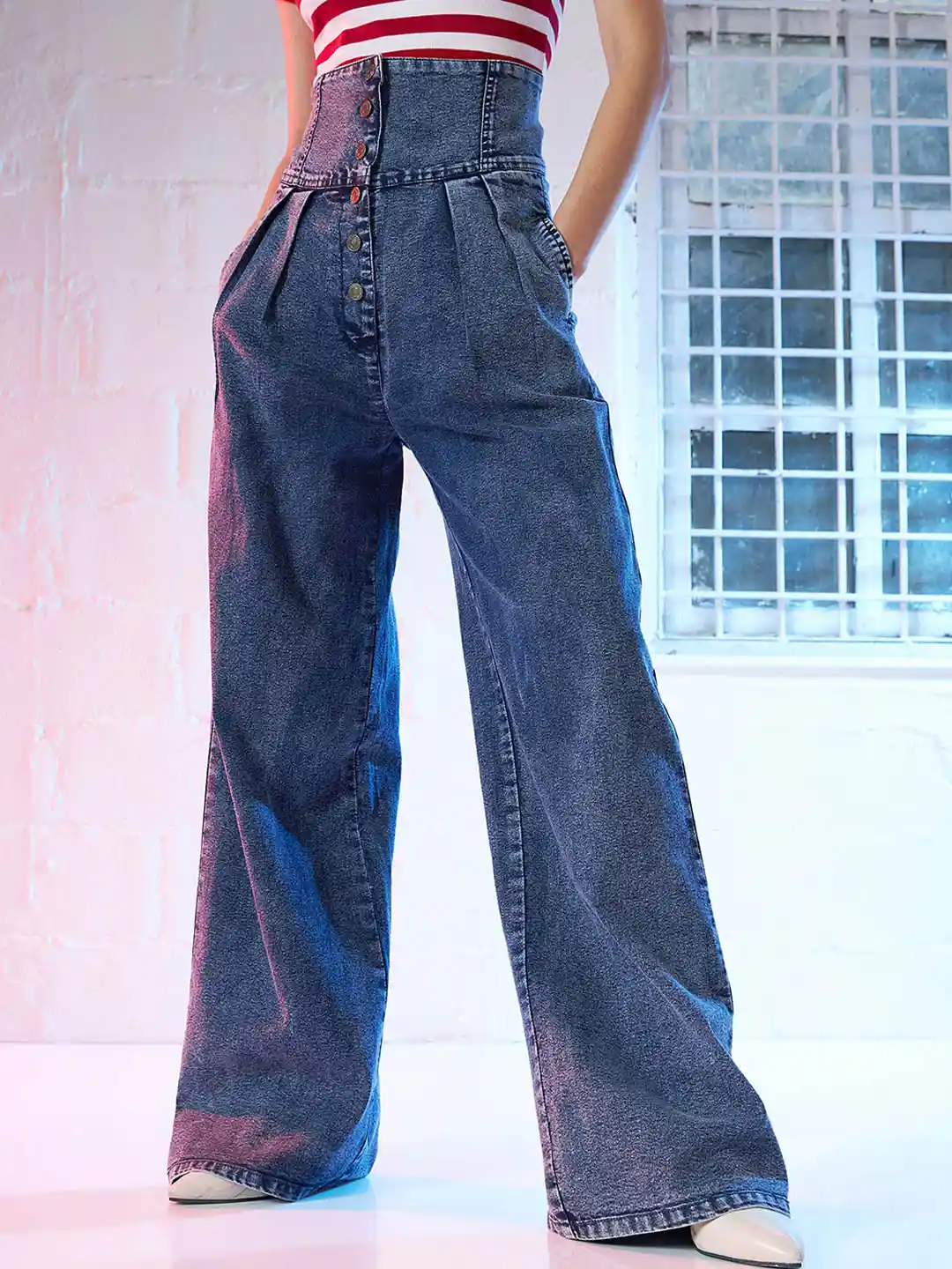 Buy SASSAFRAS Women Blue Straight Fit High Rise Clean Look Light