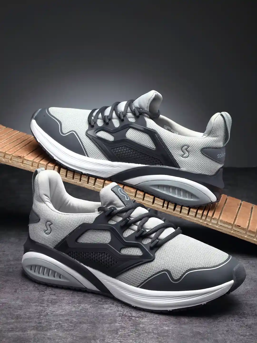 Solethreads Sneakers Reflectantes Solethreads Men SPECTRE Solid Perforated  Lace-Up Shoes