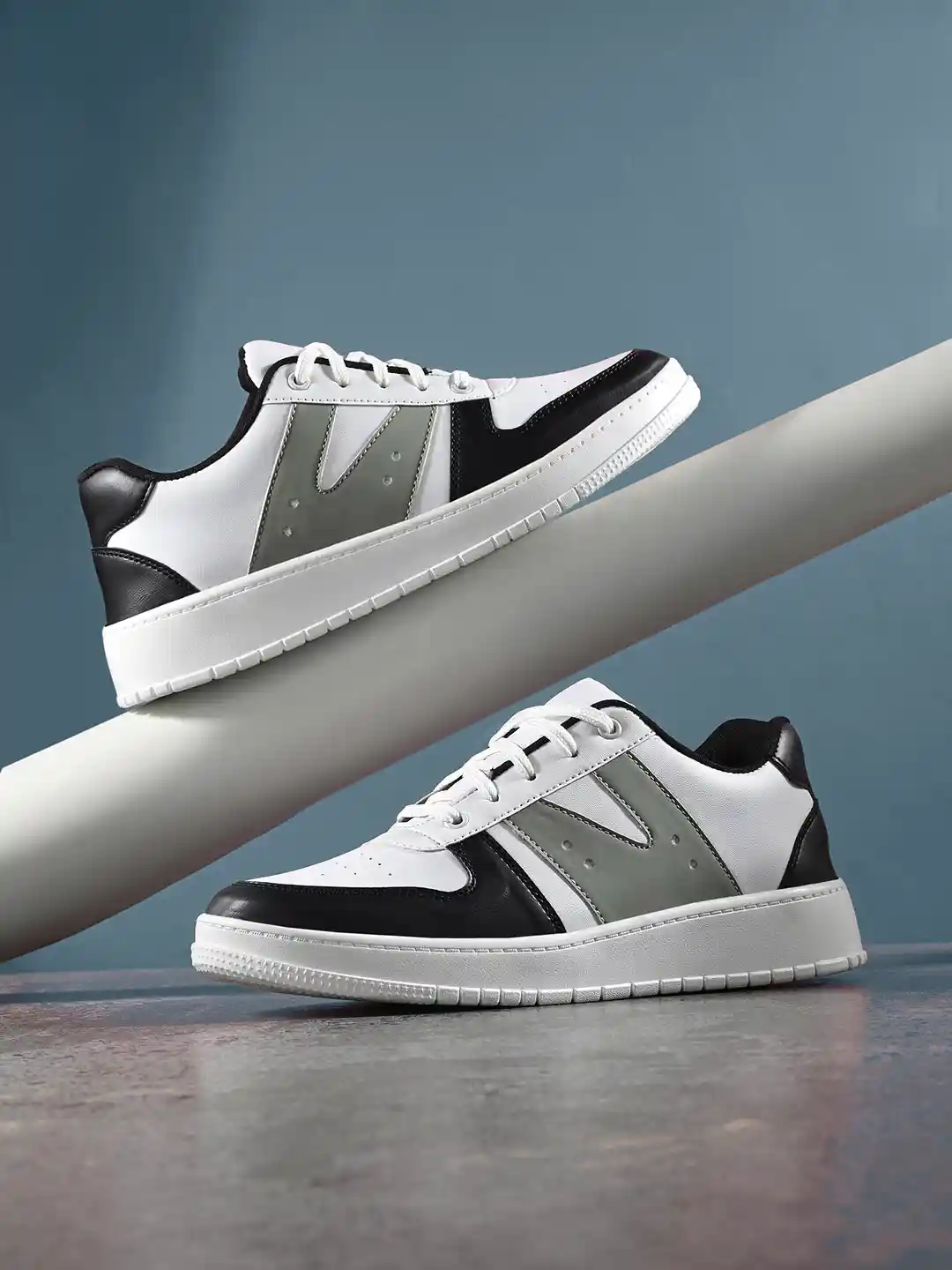 The Roadster Lifestyle Men White Grey Colourblocked Casual Sneakers