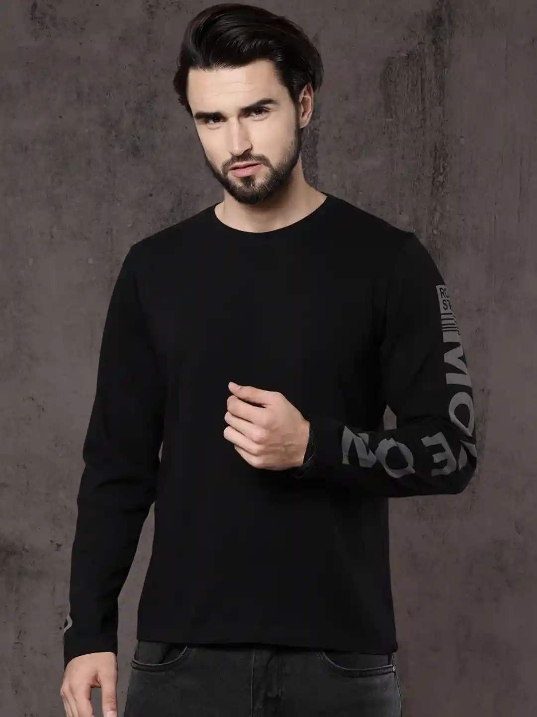 Roadster Men Black Solid Round Neck T-shirt