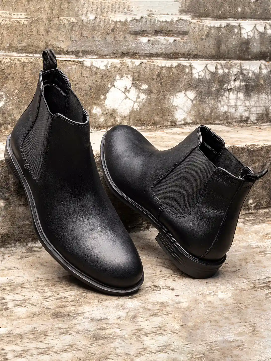 Buy Red Tape Men Leather Anti-Slip Mid-Top Chelsea Boots Boots