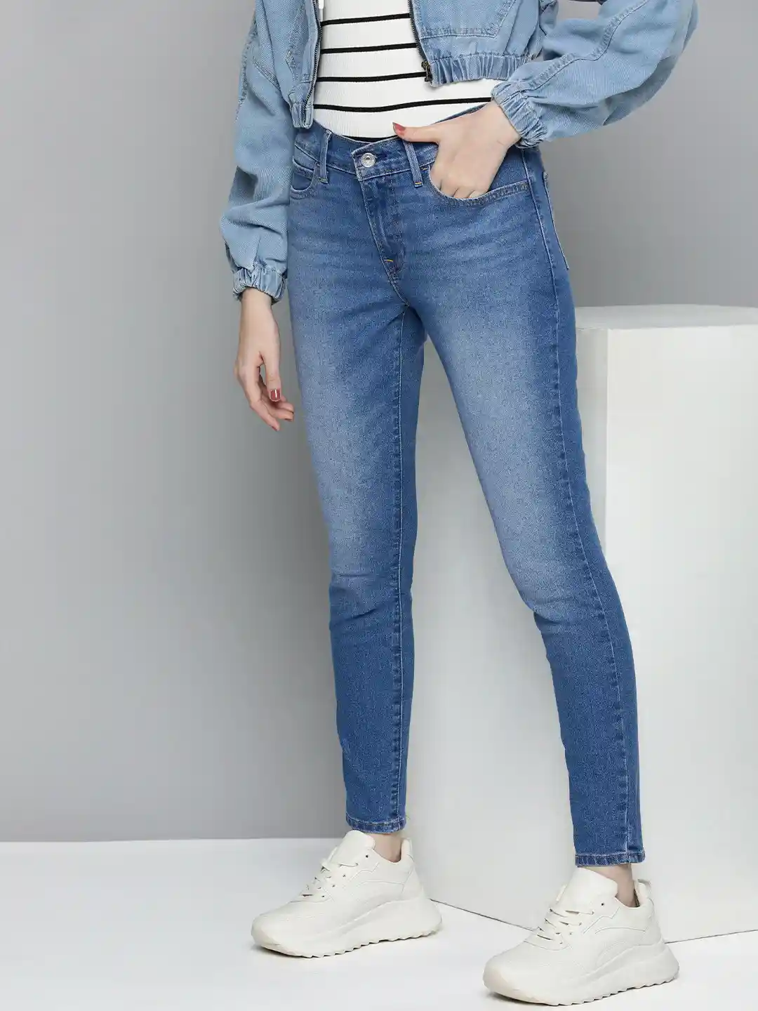 Levis Women 710 Super Skinny Fit Light Fade Stretchable Jeans