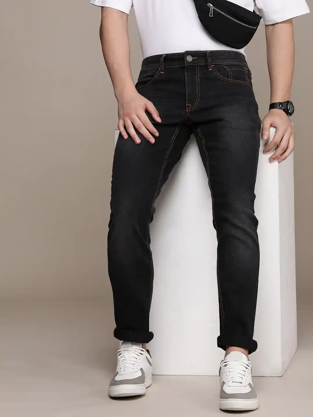 WROGN Men Slim Fit Mildly Distressed Stretchable Jeans