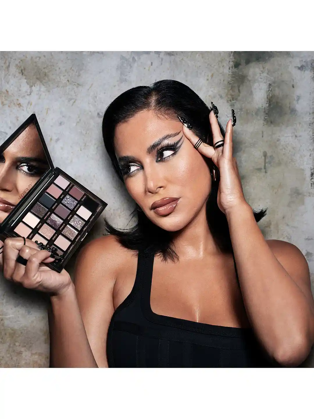 Buy Huda Beauty 18 Shades Pretty Grunge Eyeshadow Palette - 16.8g