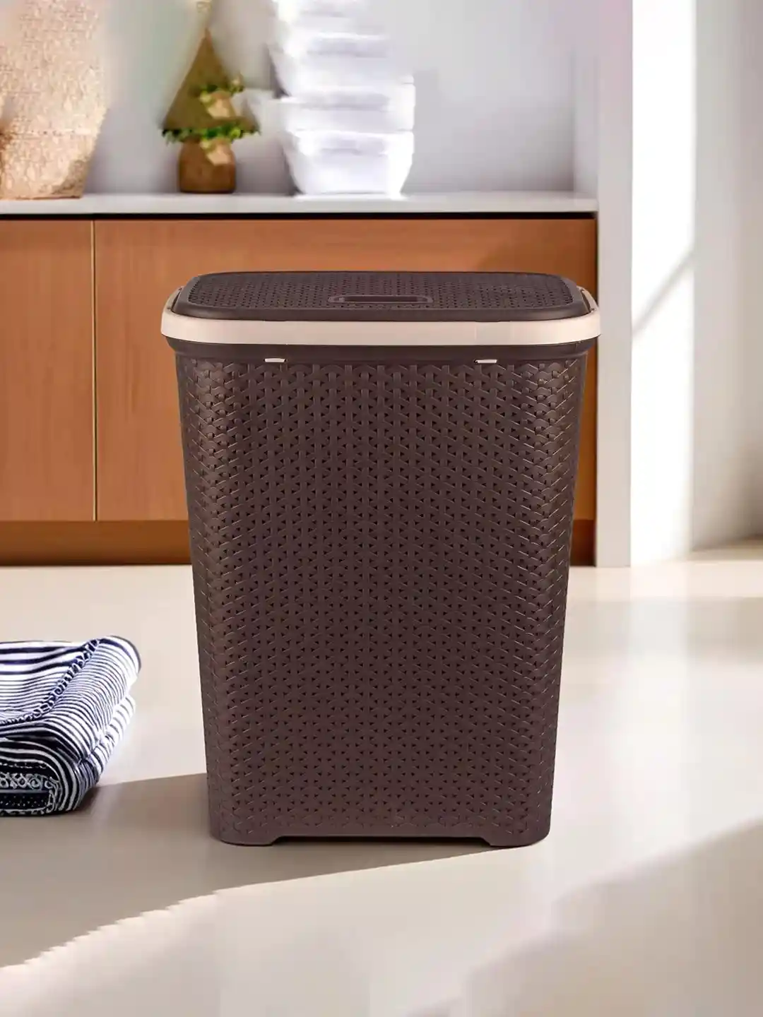 Low Cost Laundry Basket Decor: Creative Ideas to Transform Your Space