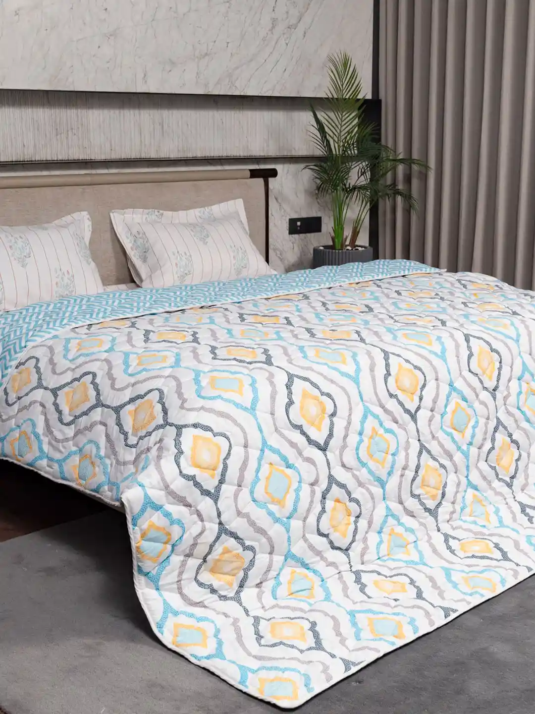 URBAN SPACE White Geometric Microfiber Heavy Winter 400GSM Reversible  Single Bed Comforter