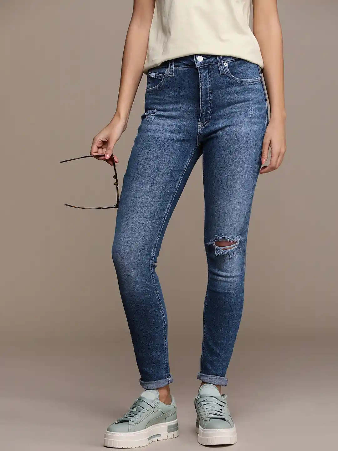 Calvin Klein Jeans Women Skinny Fit High-Rise Mildly Distressed Stretchable  Jeans