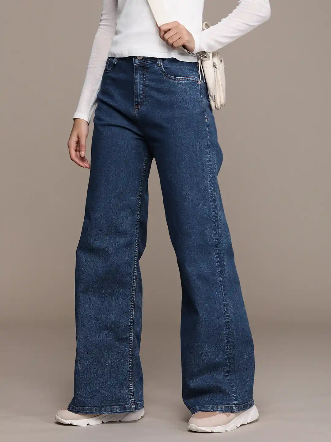The Roadster Life Women Wide Leg Light Fade Stretchable Mid-Rise Baggy  Jeans