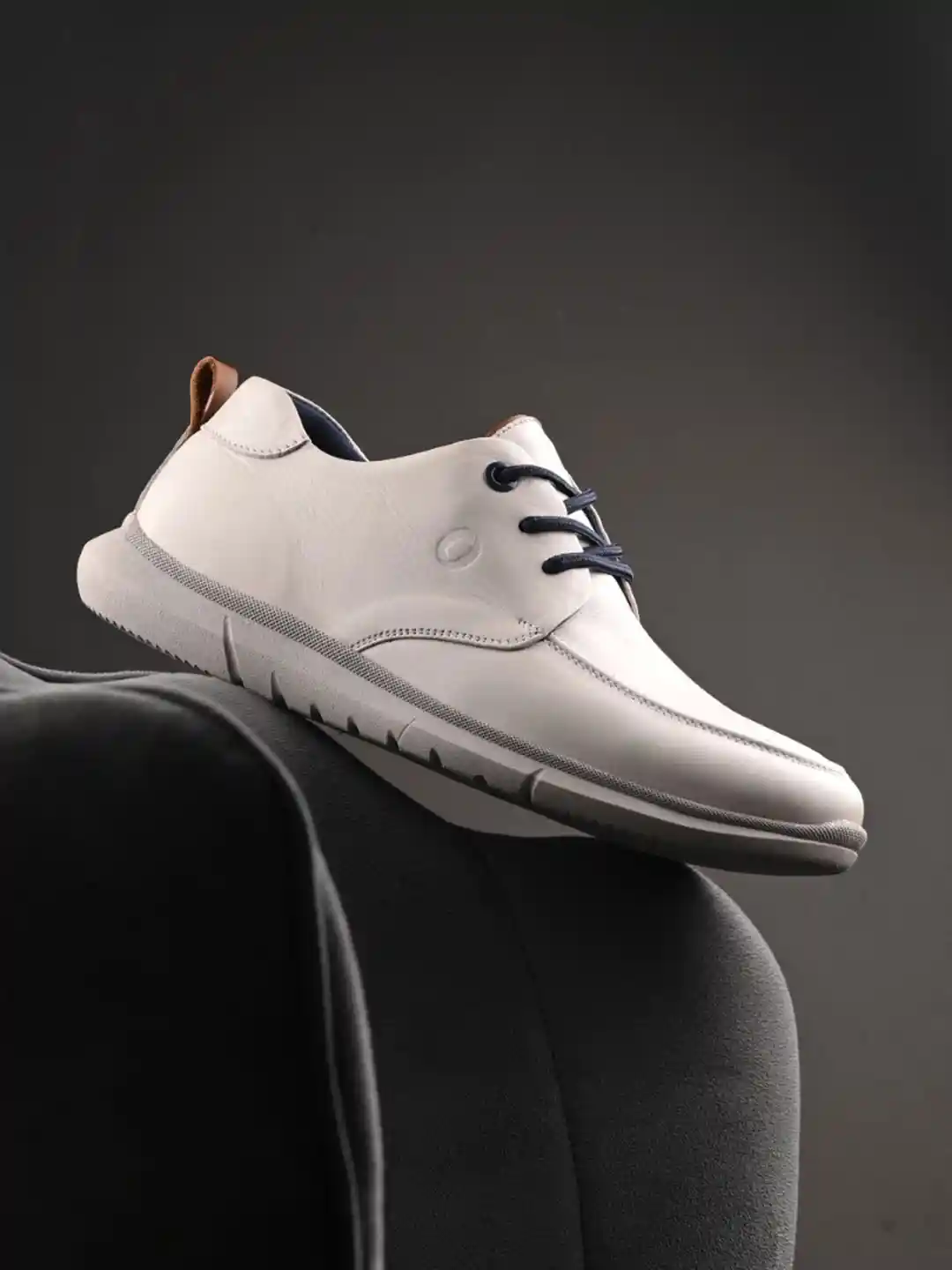 Egoss Men Textured Round Toe Comfort Insole Leather Lace-Ups Sneakers