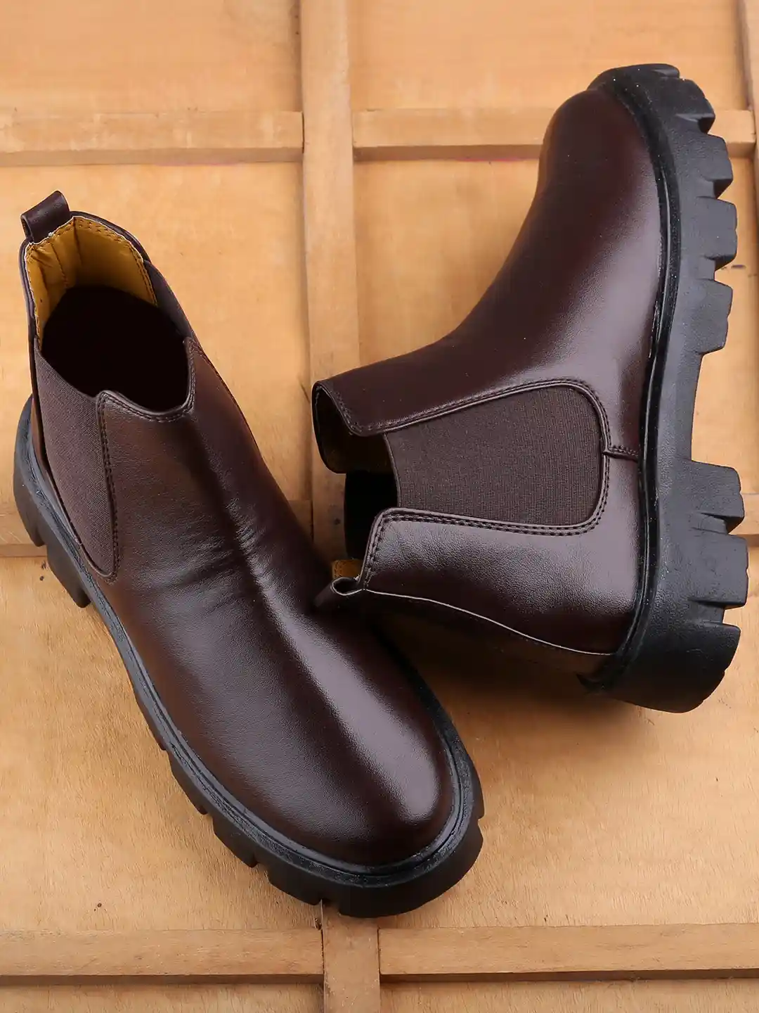 Roadster Men Round Toe Flatform Heeled Chelsea Boots