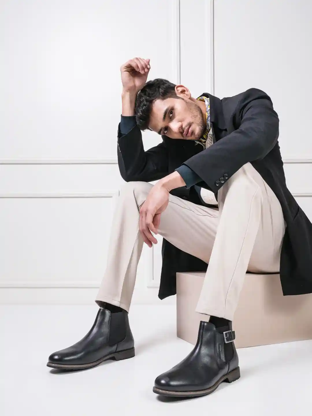 Buy THOMAS CRICK Men Textured Leather Chelsea Boots Boots for