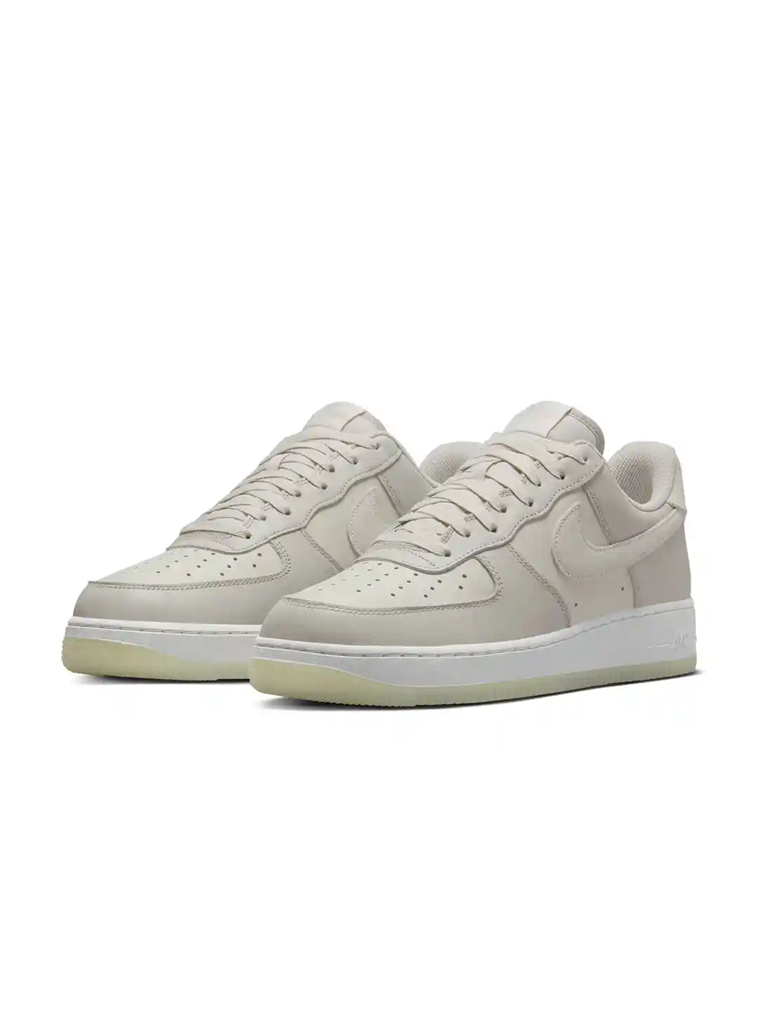 Buy Nike Men Air Force '07 LV8 Shoes Casual Shoes for Men