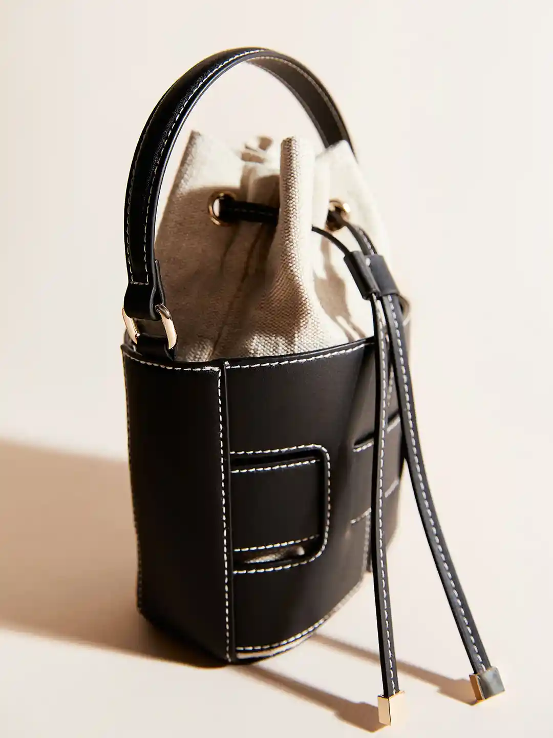 Buy H&M Crossbody Bucket Bag Handbags for Women 28287518 Myntra