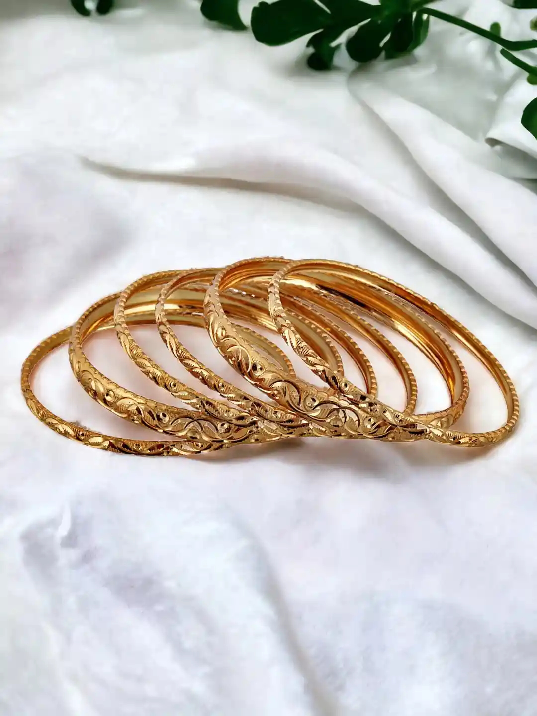 LUCKY JEWELLERY Set Of Gold-Plated Bangles