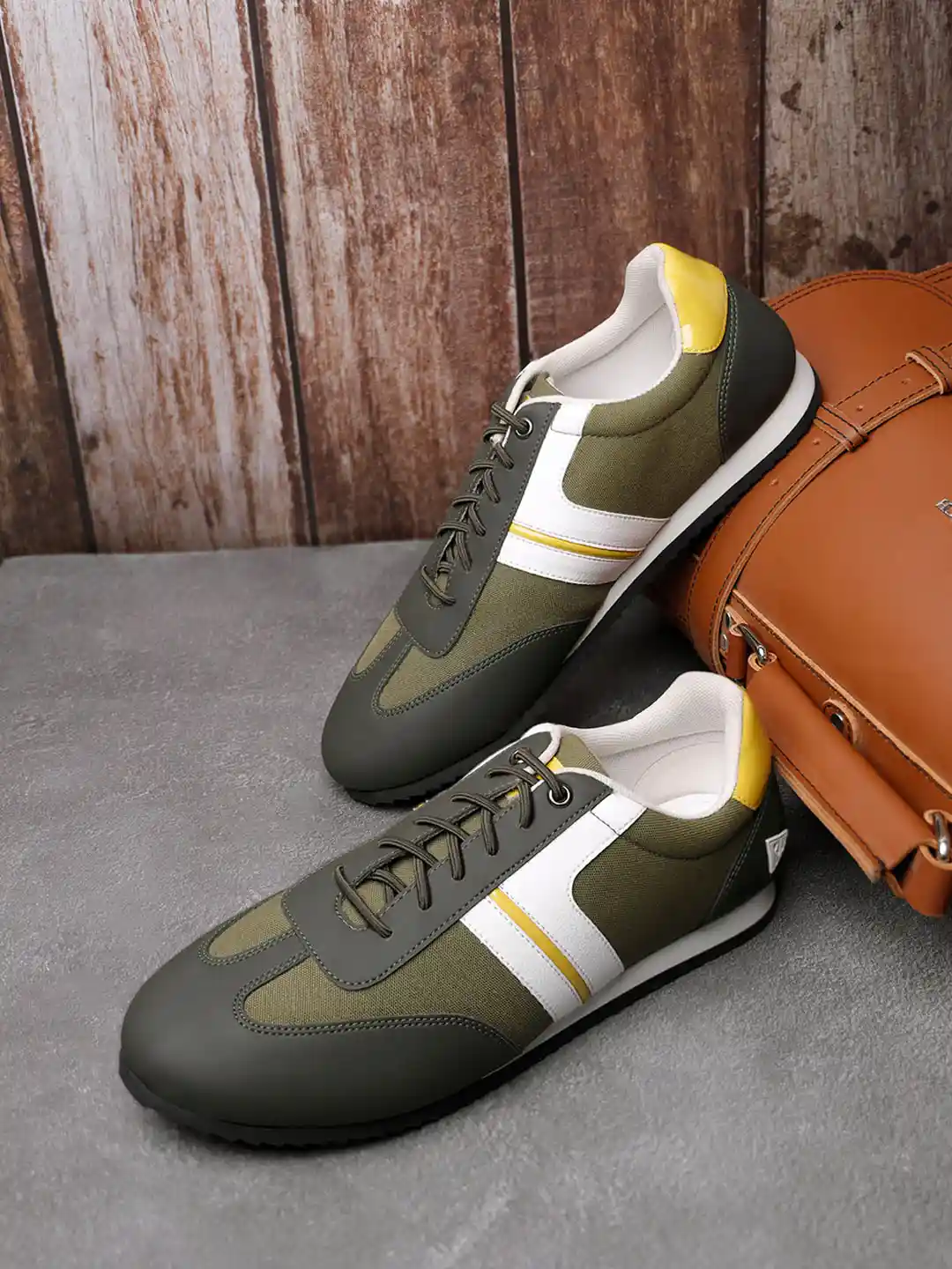 Buy LOUIS STITCH Men Green Middle Piping Casual Sneakers Casual