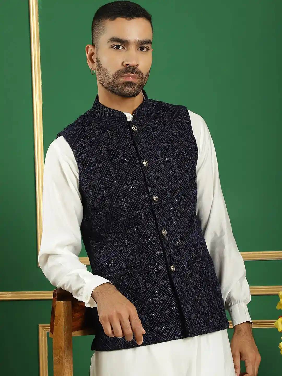 Jompers Embroidered Mandarin Collar Sleeveless Velvet Nehru Jacket