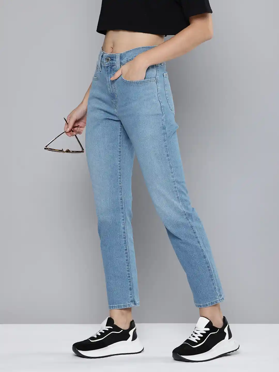 Levis Women 724 Straight Fit High-Rise Light Fade Stretchable Jeans