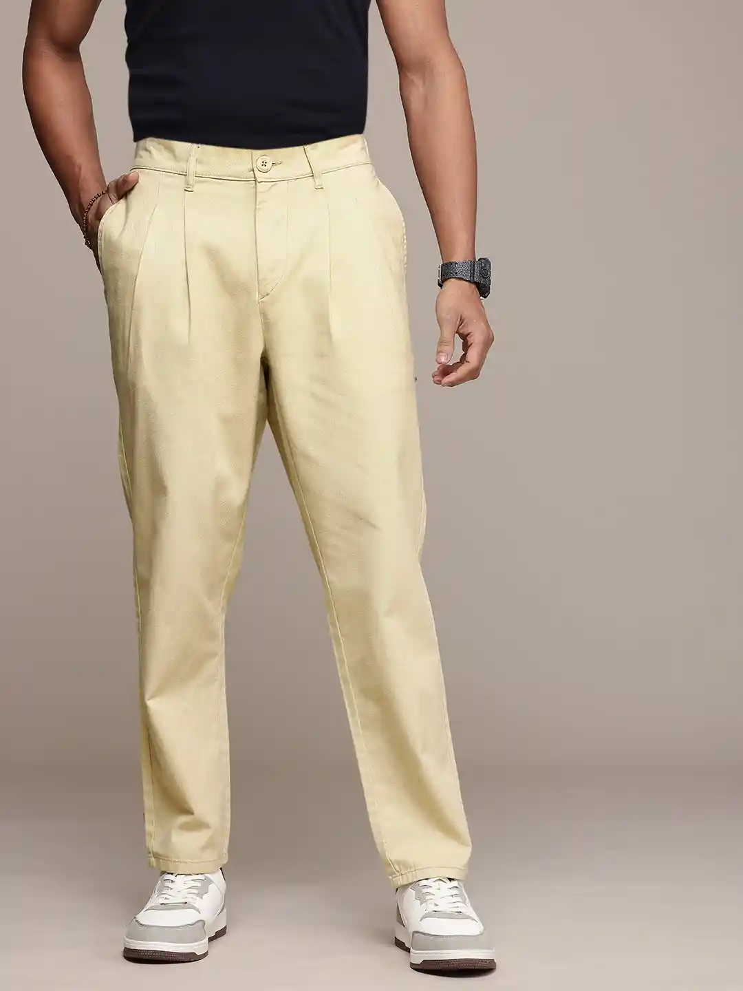Buy The Roadster Life Men Pure Cotton Relaxed Pleated Chinos