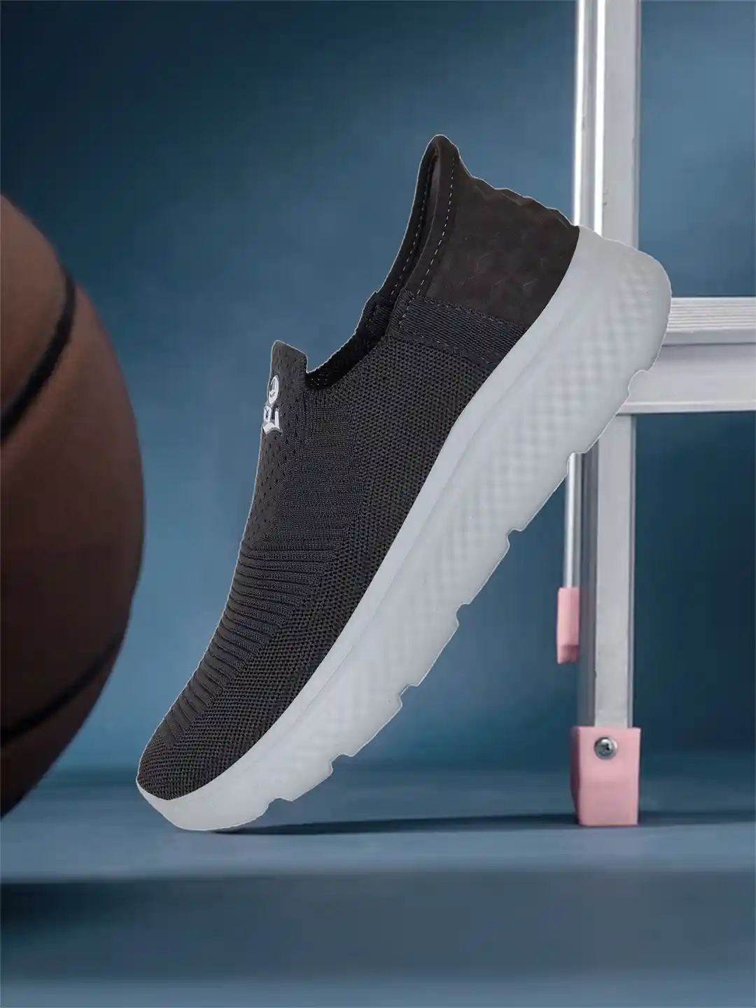 less free sports shoes