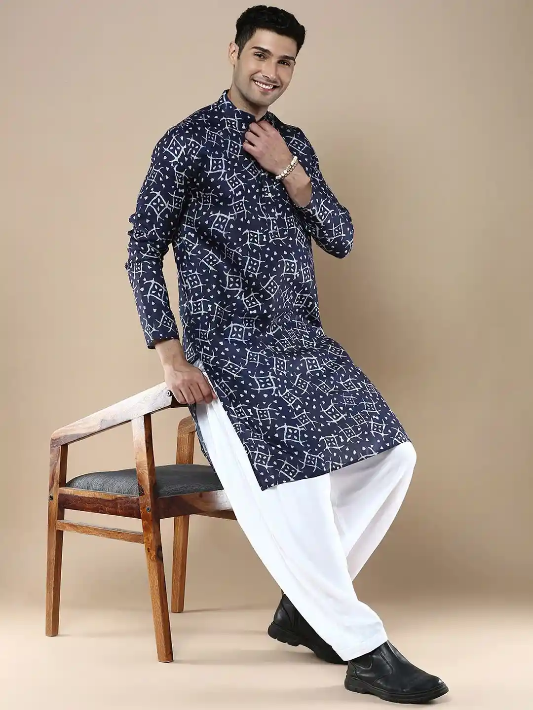 Buy Anouk Men Printed Regular Kurta with Patiala Kurta Sets for