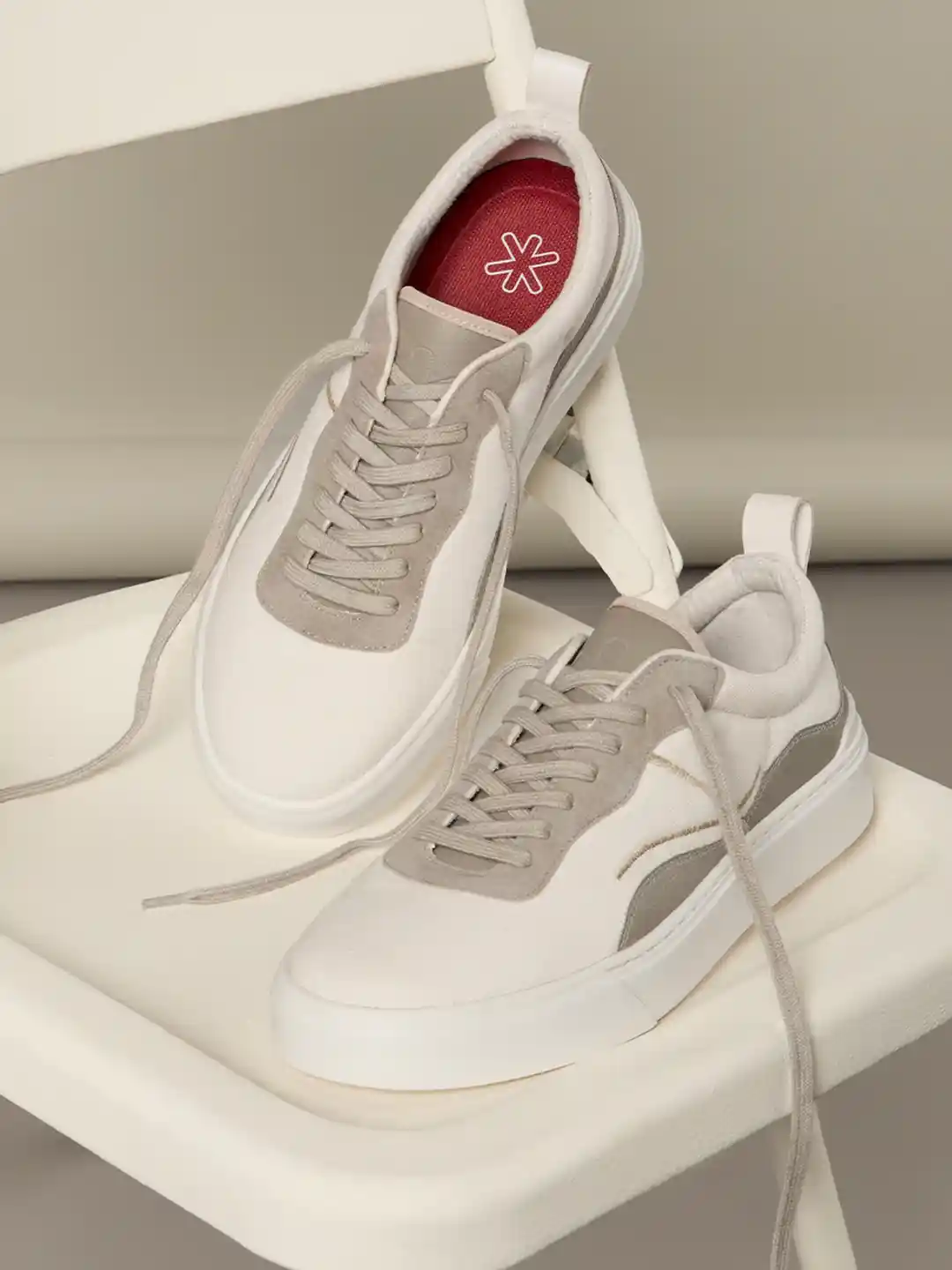 Ludic Unisex Colourblocked Comfort Insole Canvas Sneakers