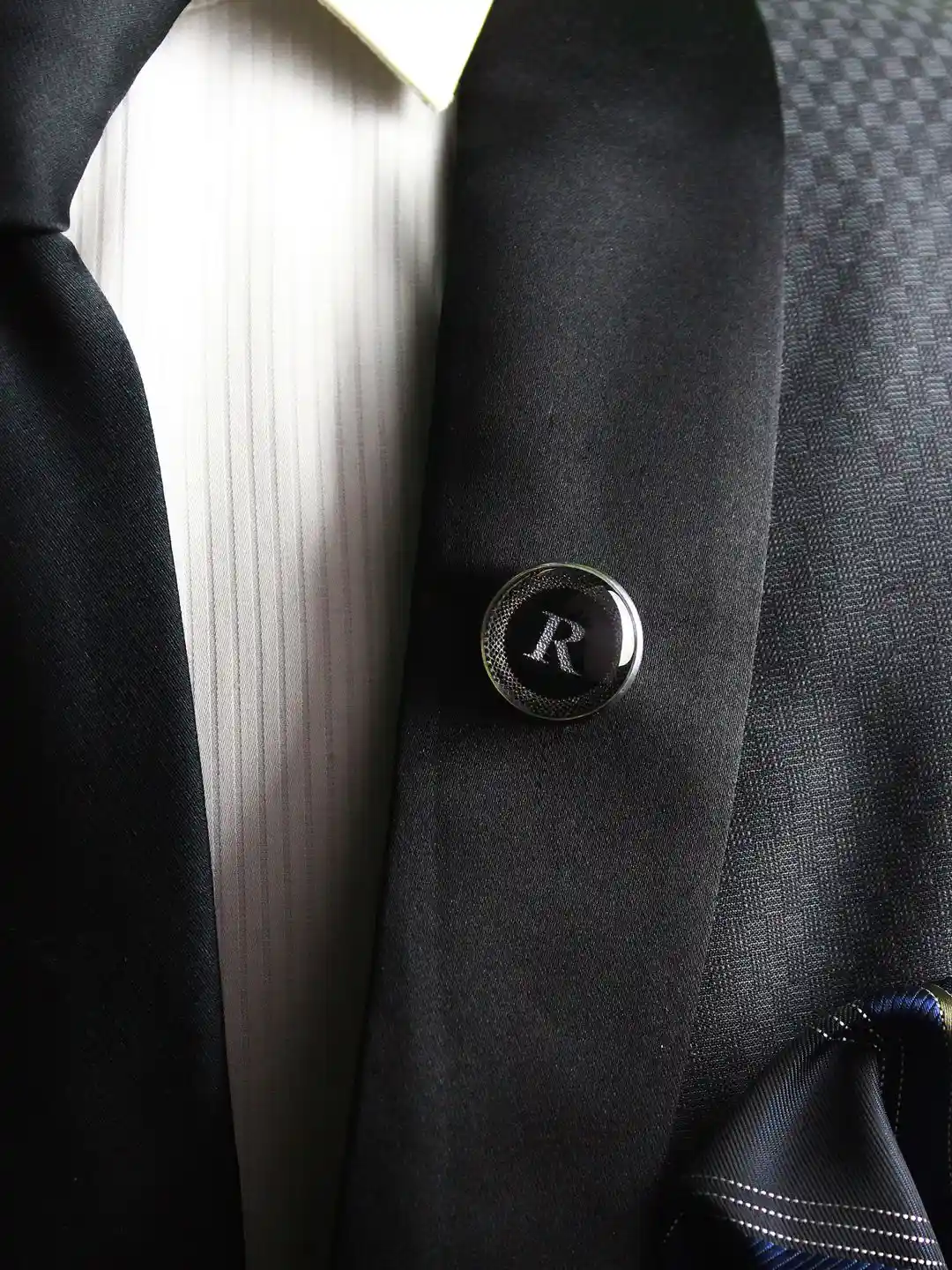 Buy Kavove Men R Alphabet Brooch - Brooch for Men 30161521 | Myntra