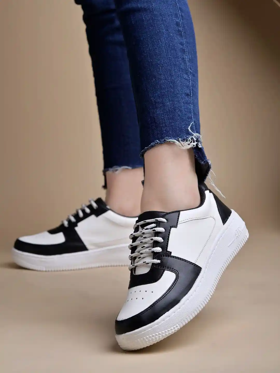 Shoetopia Girls Colourblocked Sneakers