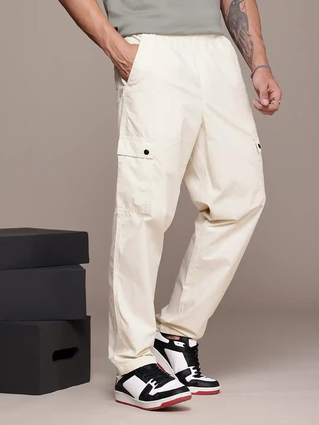 Buy The Roadster Life Men Pure Cotton Relaxed Fit Cargo