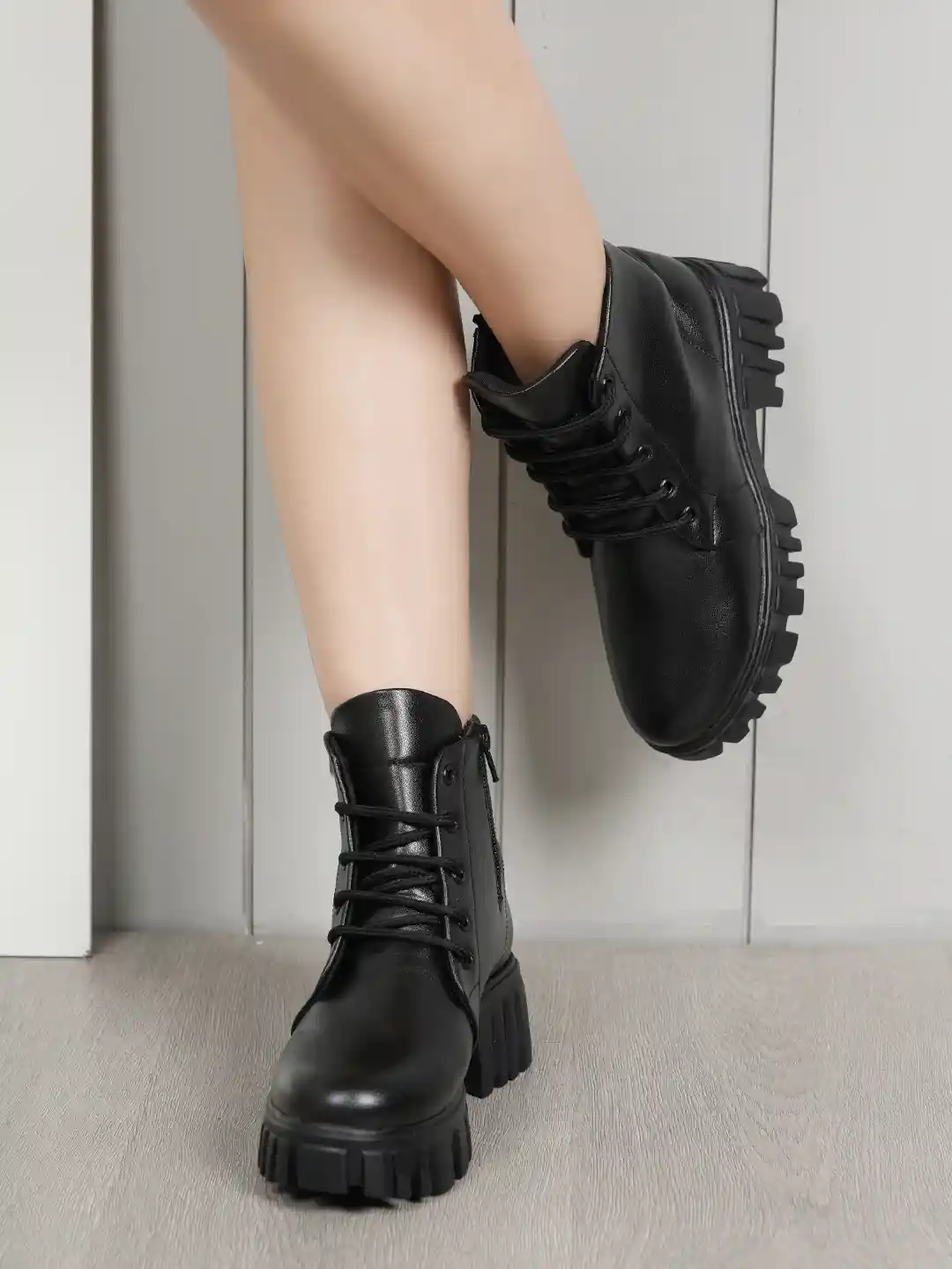 The Roadster Lifestyle Co Women Round Toe Chunky Boots