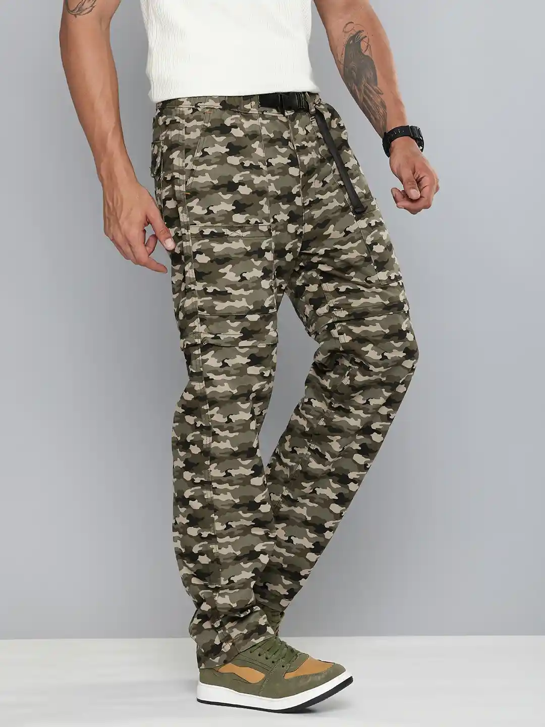 Levis Men Camouflage Printed Cargos