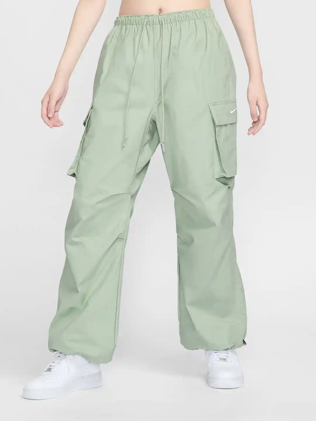 Nike Sportswear Women's Mid-Rise Cargo Parachute Trousers