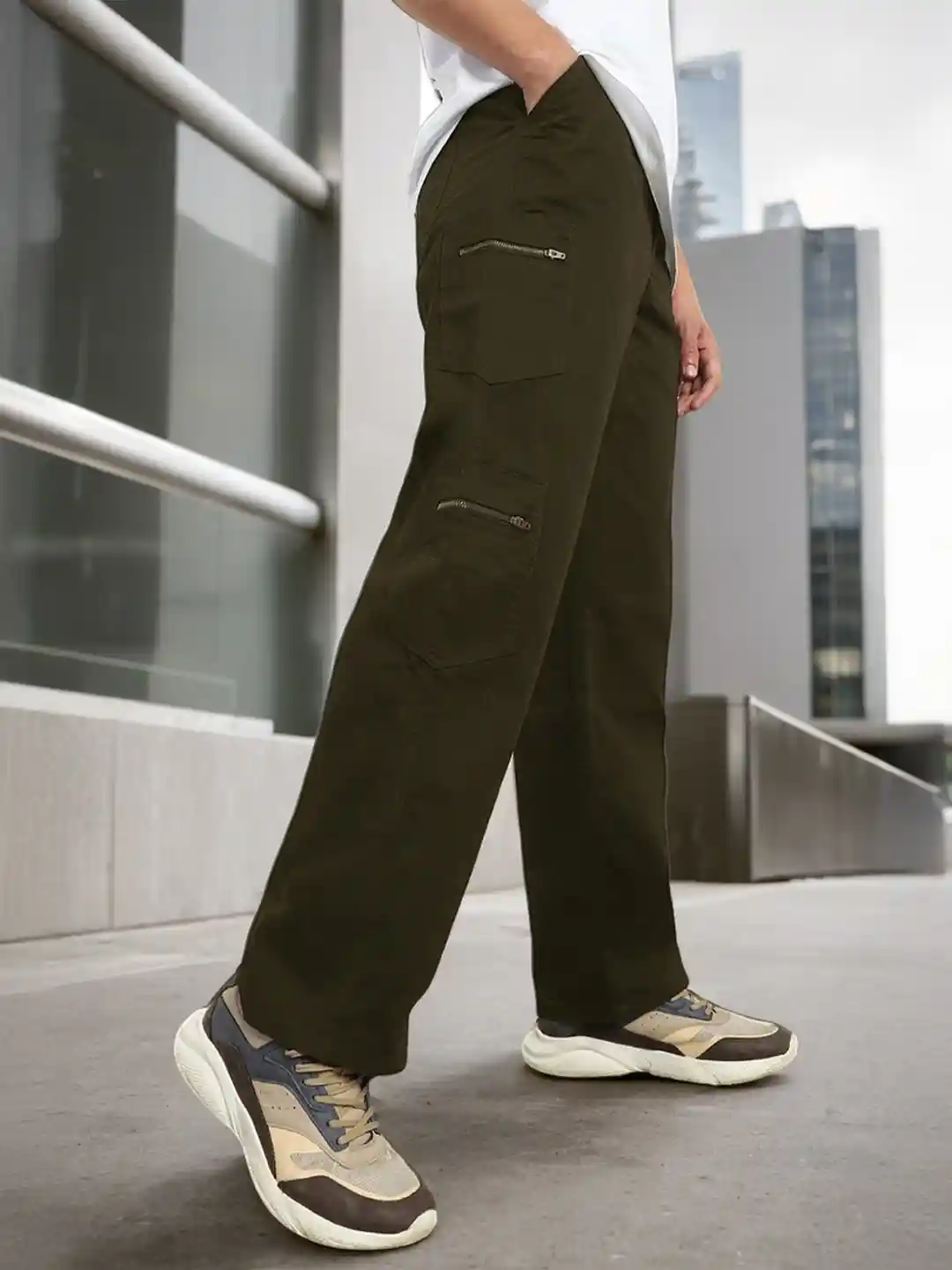 NOBERO Men Straight Fit Zipper Woven Cargo Pants