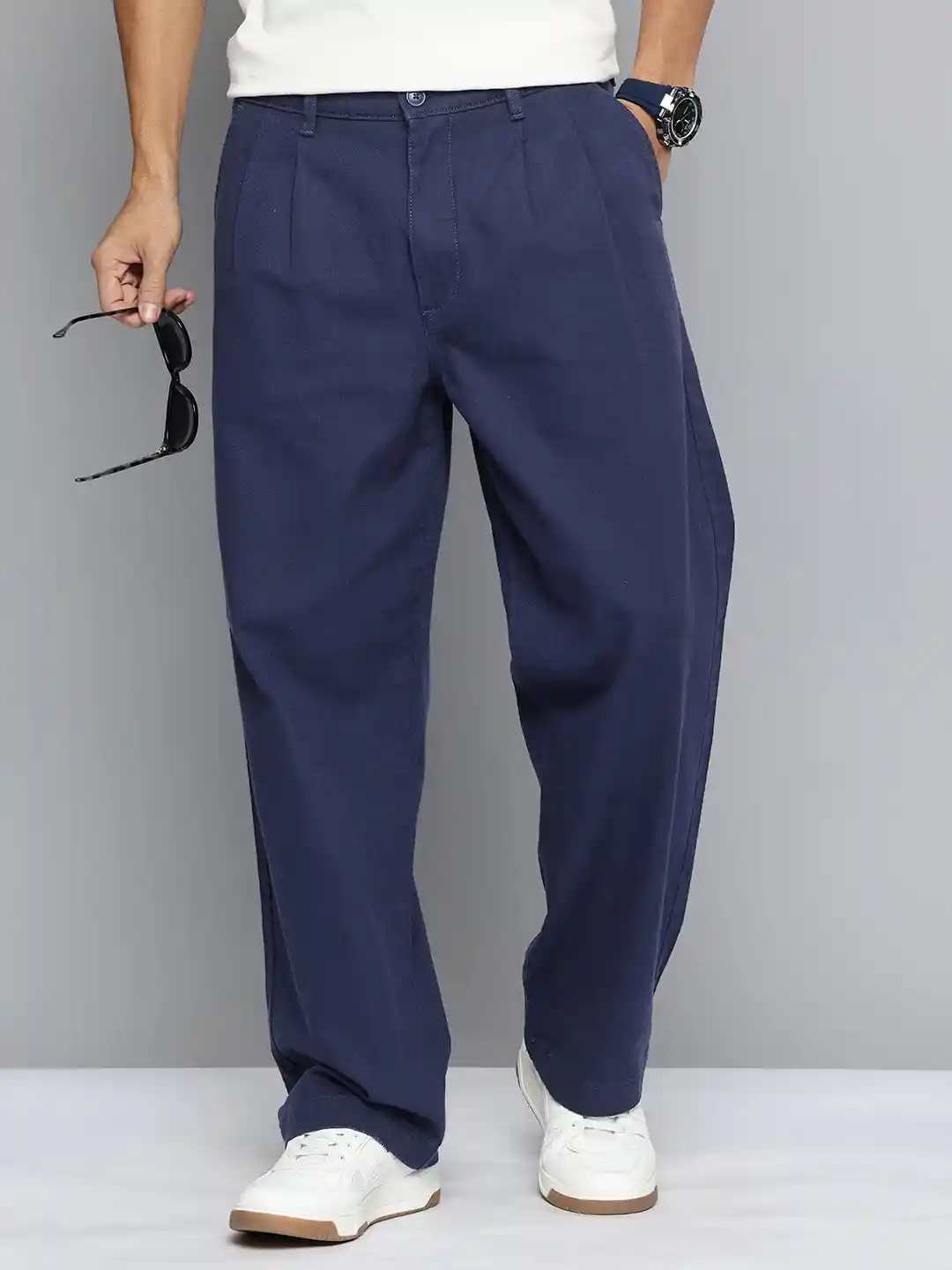 Buy Levis Men Baggy Fit Pleated Pure Cotton Chinos Trousers