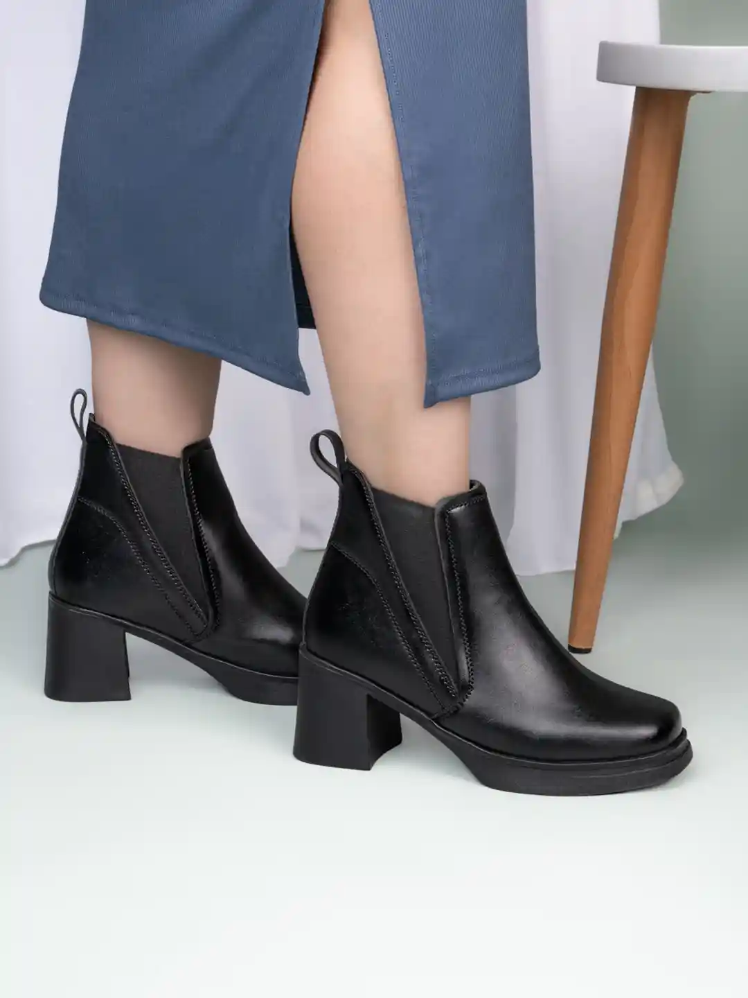 The Roadster Lifestyle Co Women Casual Square-Toe Block-Heeled Chelsea Boots