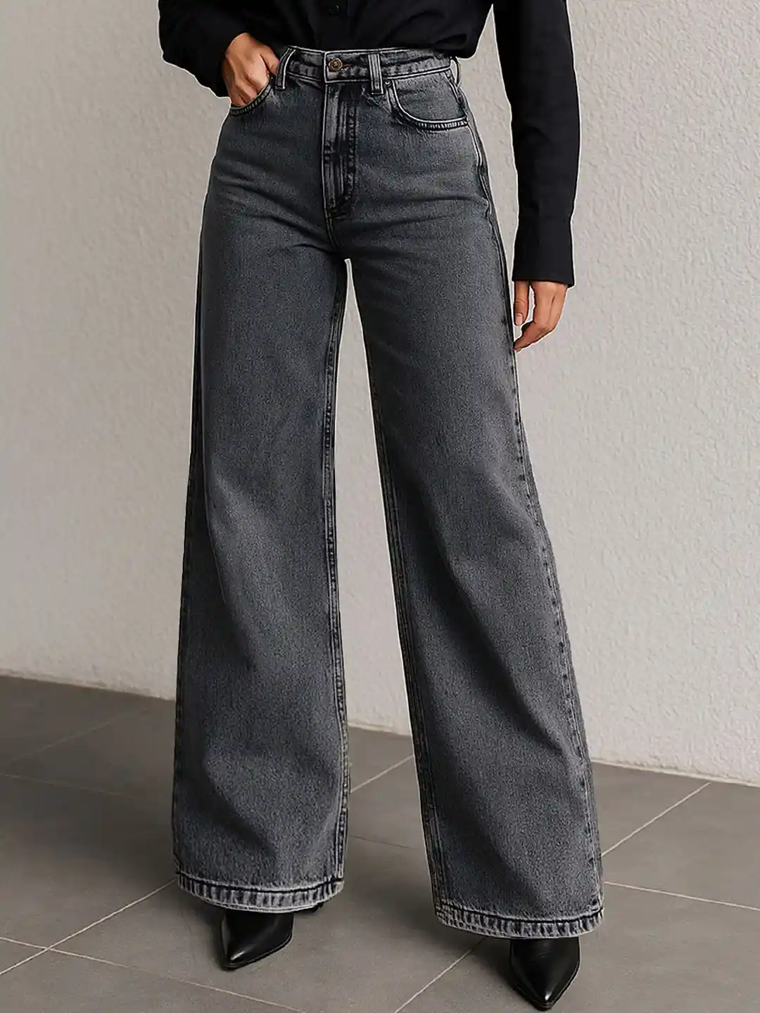 Buy SASSAFRAS Women Straight Fit Wide Leg Low-Rise Cotton Light