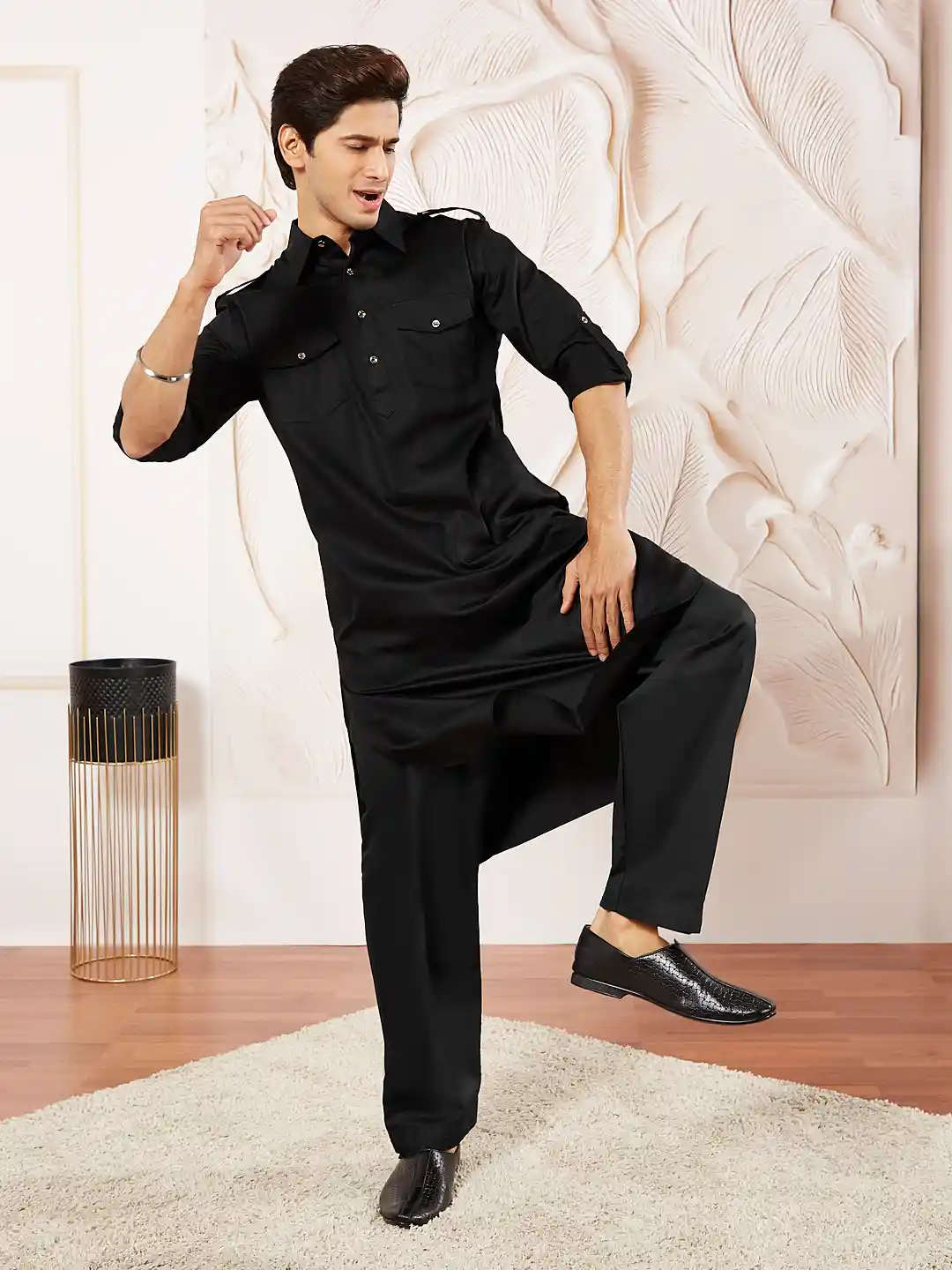 VASTRAMAY Men Black Solid Kurta with Pyjamas