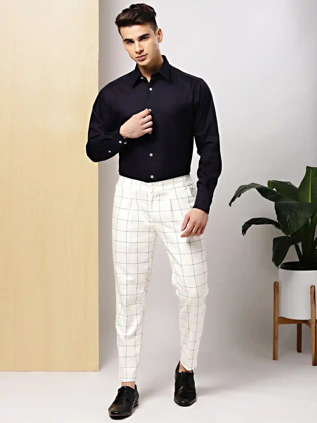 Buy INVICTUS Men White Black Slim Fit Checked Formal Trousers
