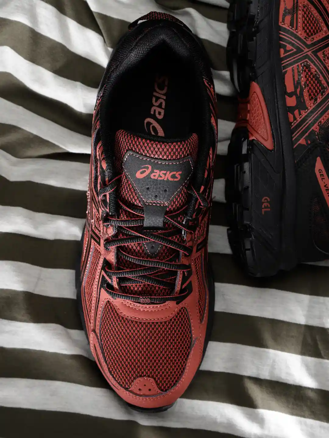 ASICS Men Black Red Gel-Venture Running Shoes