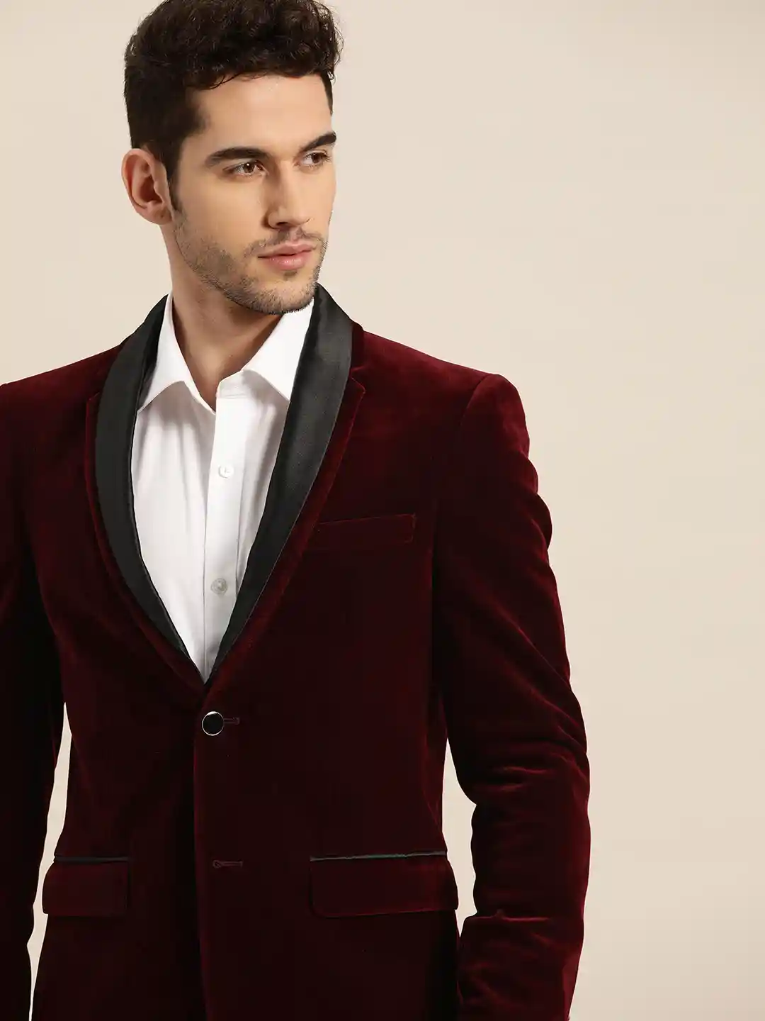 Buy INVICTUS Men Maroon Solid Slim Fit Velvet Finish Single