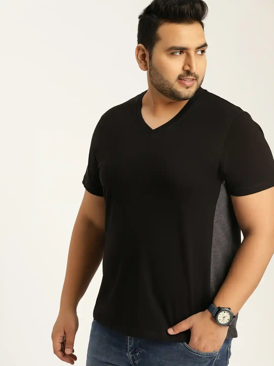 Sztori Plus Size Men Black Solid V-Neck T-shirt