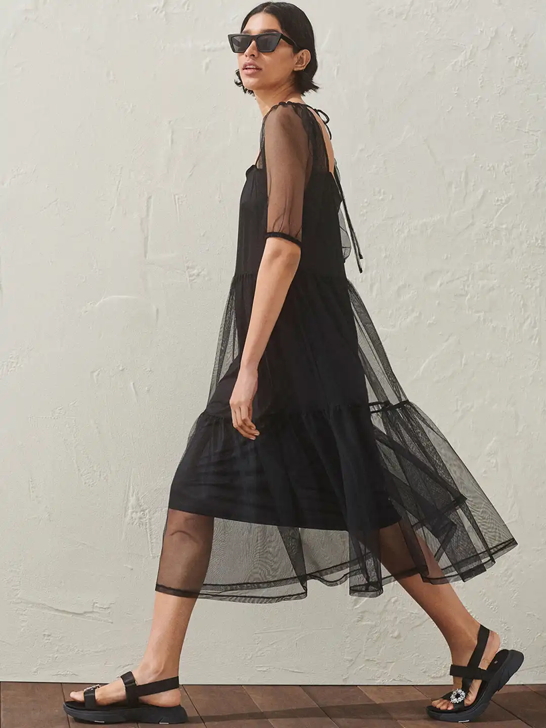 Buy H&M Women Black Solid Puff-Sleeved Mesh Dress - Dresses for Women 12081452 | Myntra Buy H&M Women Black Solid Puff-Sleeved Mesh Dress - Dresses for Women 12081452 | Myntra