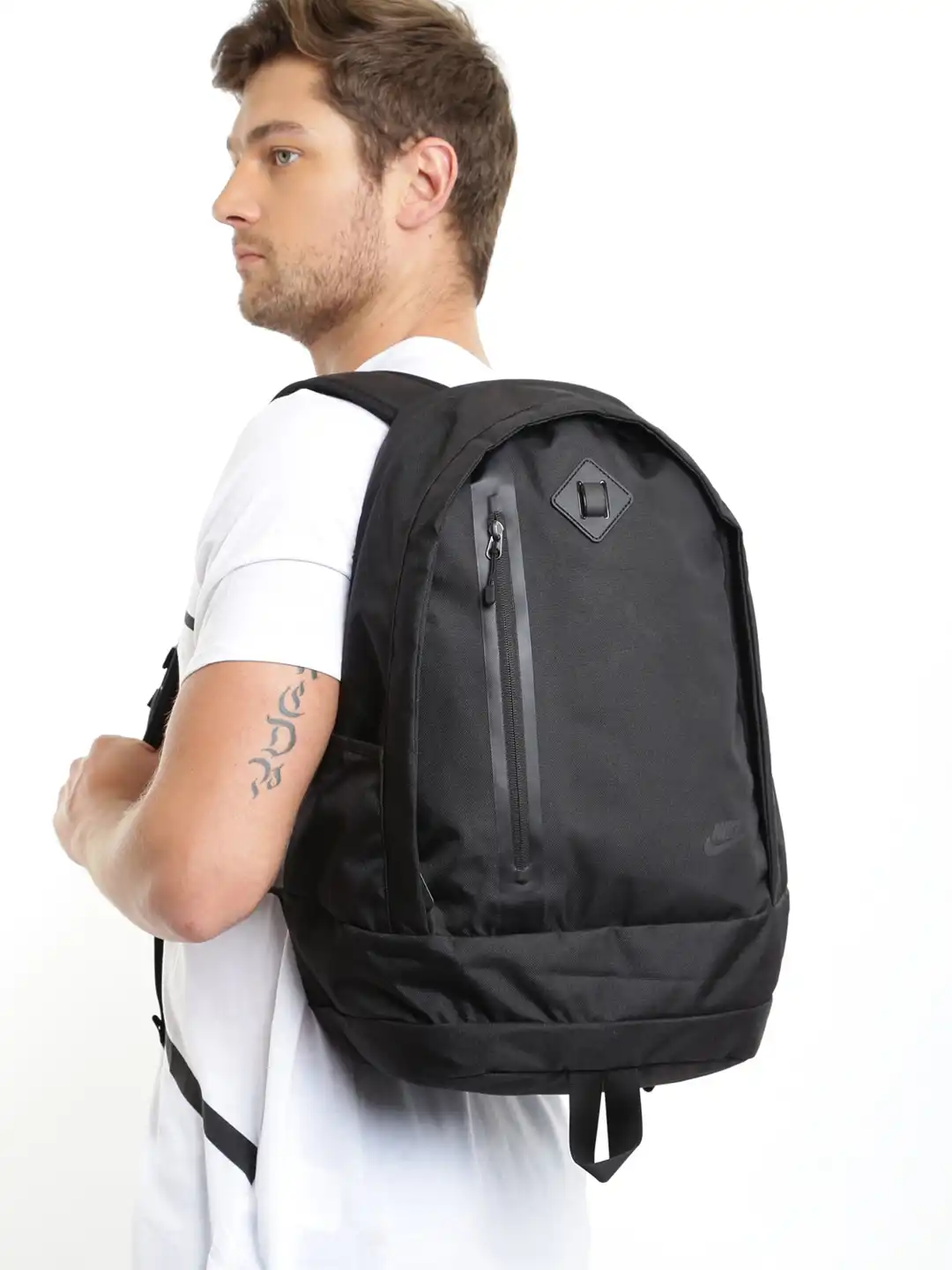 nike anthracite cheyenne backpack 3.0 Solid for Men, One Size, Men, Cheyenne 3.0 Solid Sports & Outdoors Two zippered side pockets offer extra storage space Nike Men's CR7 FB CHEYENNE