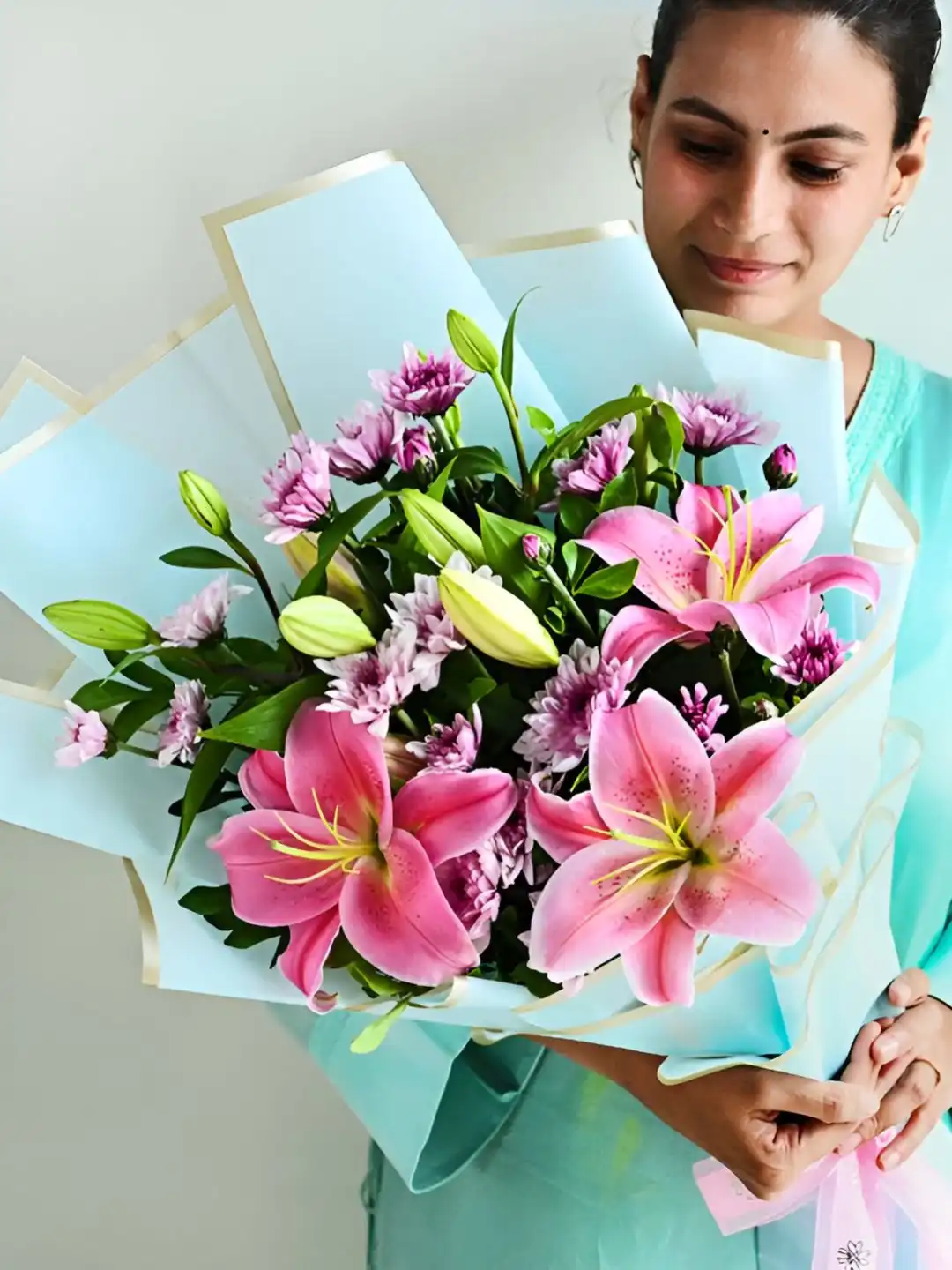 Buy Floweraura Pink & Green 7 Pieces Lily & Daisy Fresh Flowers