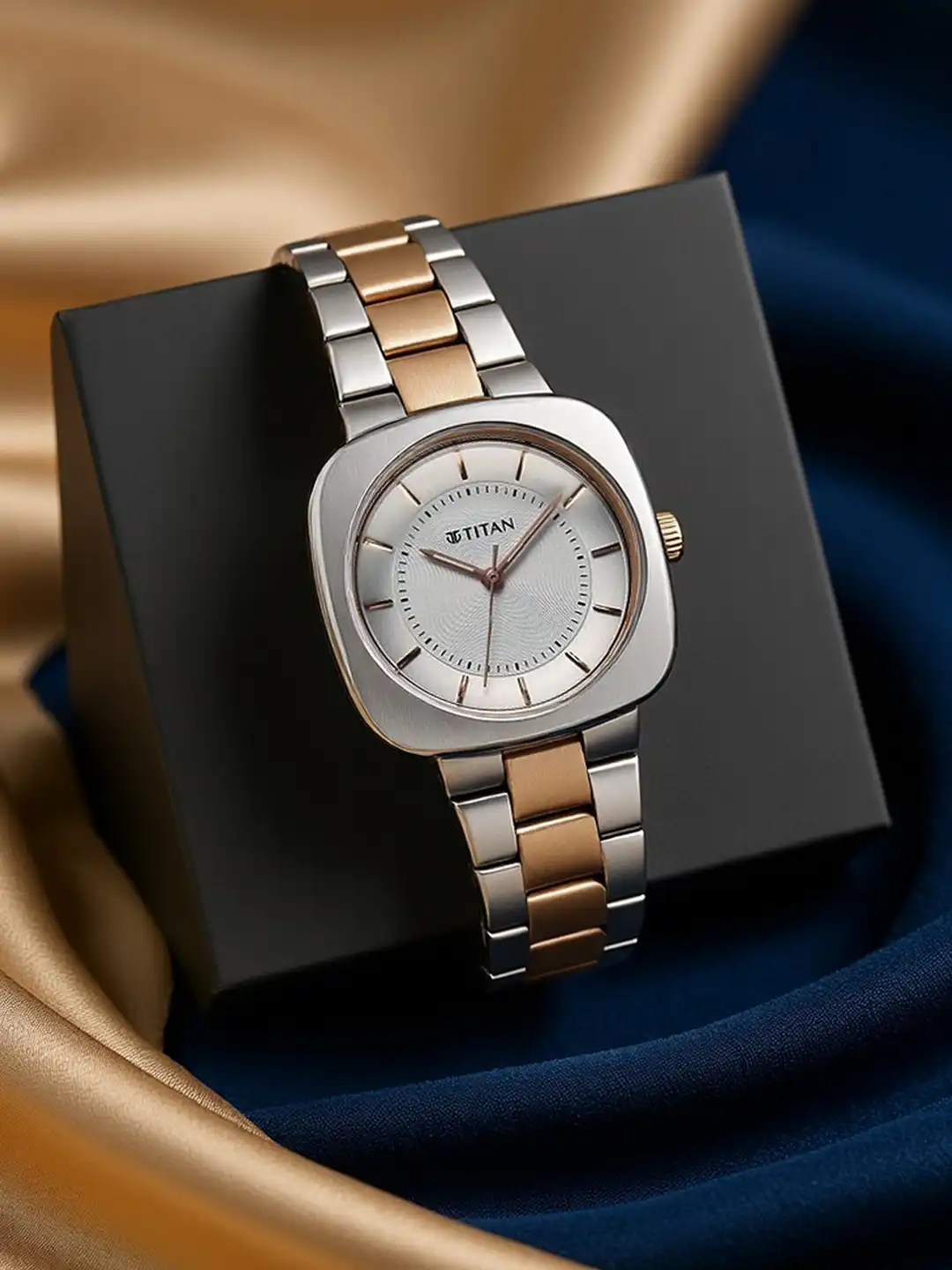 Buy Titan Horizon Women Dial & Stainless Steel Straps Analog Watch