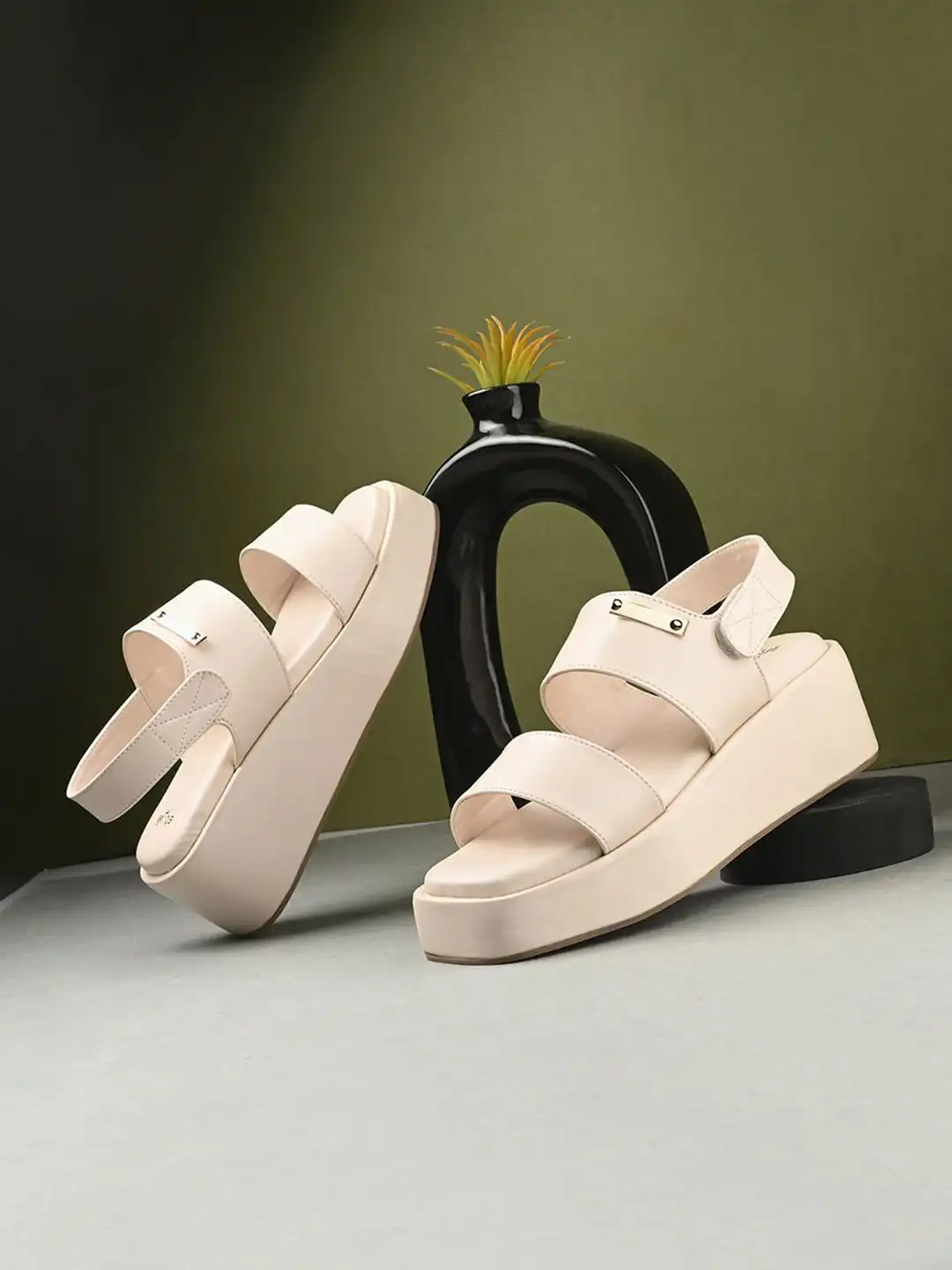 ladies sandals tillys platform sandals