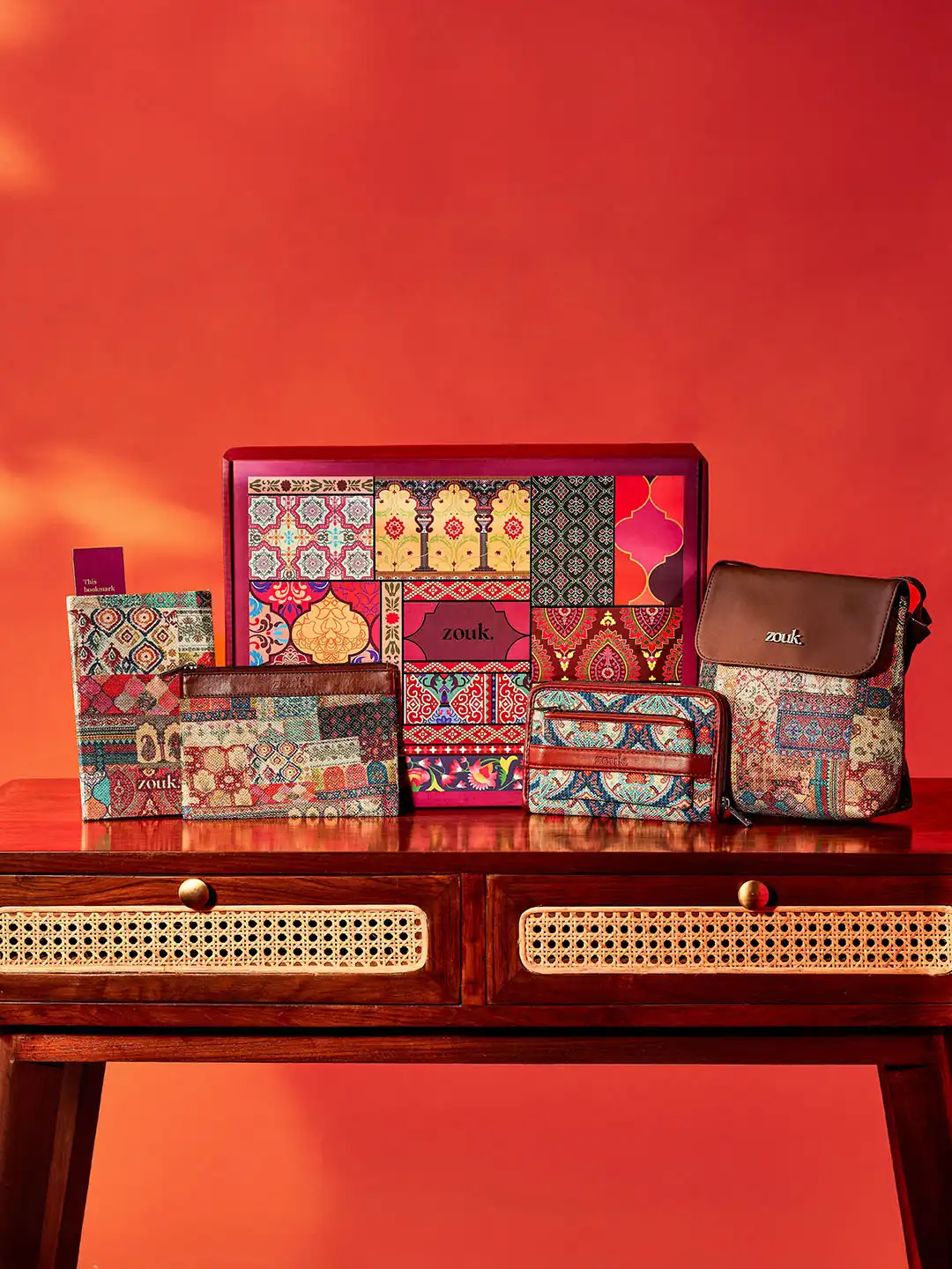 Buy ZOUK Gamthi Timeless Tapestry Gift Box - Accessory Gift Set