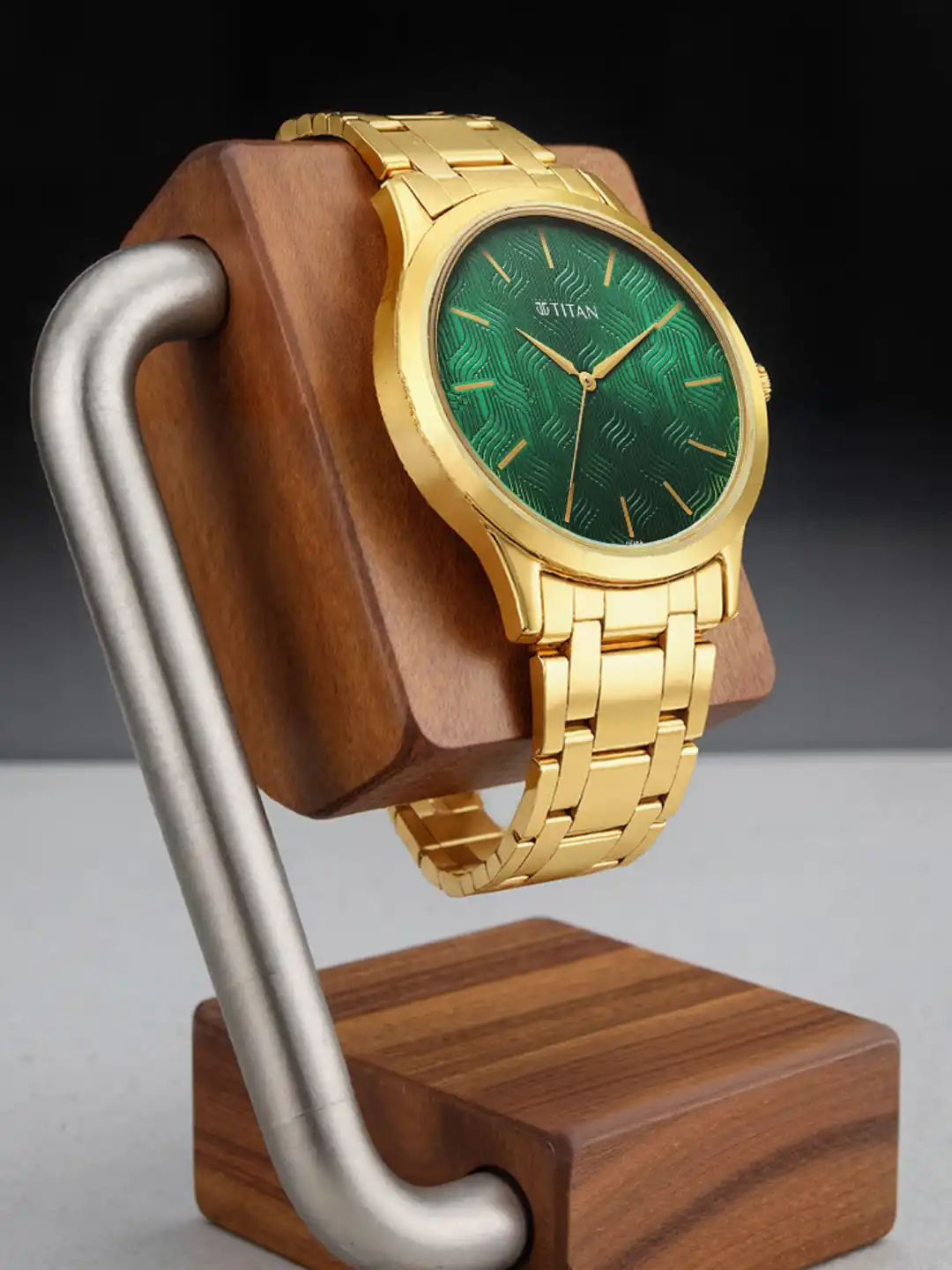 Buy Titan Karishma Radiance Quartz Analog With Green Dial Watch