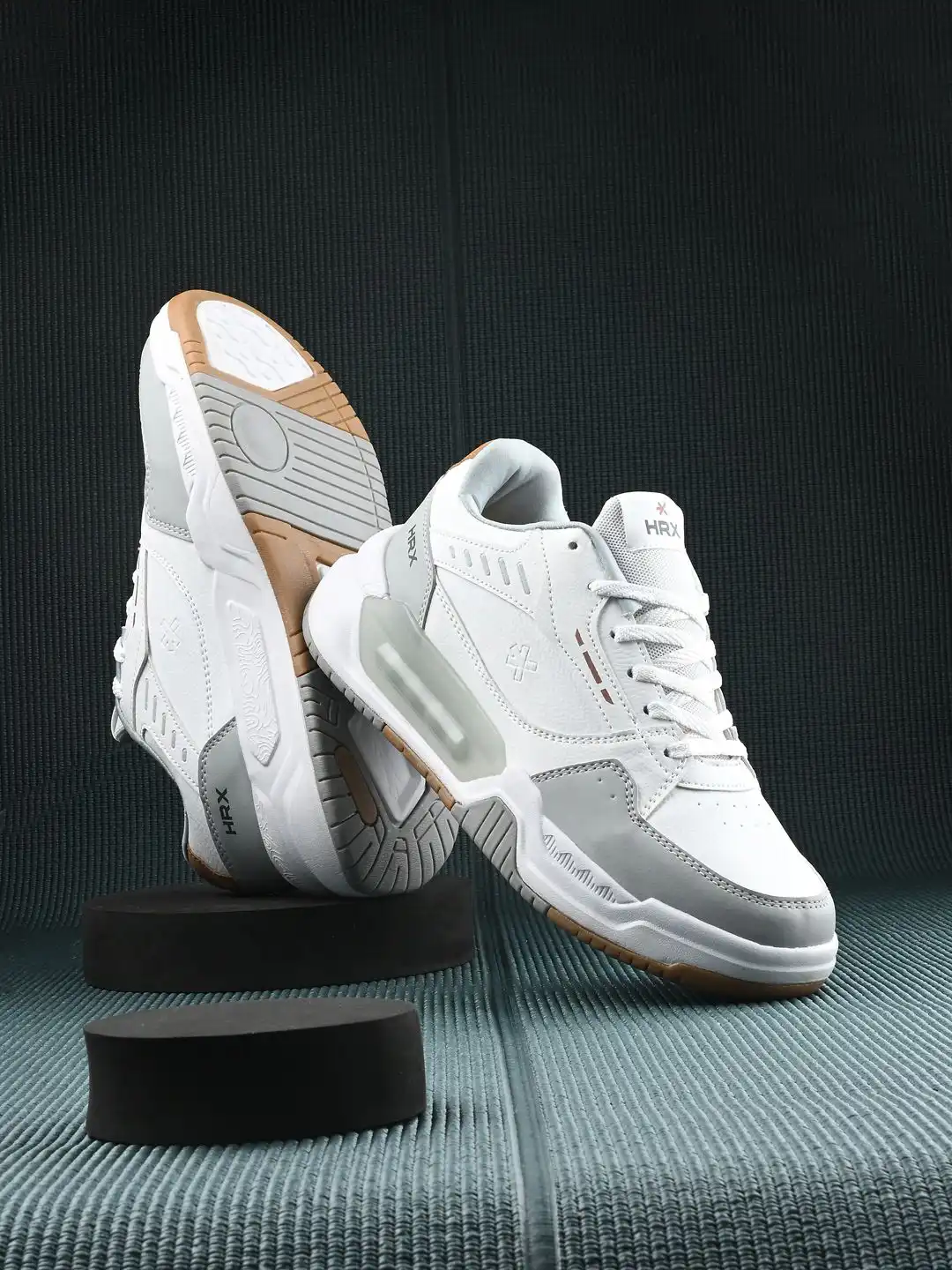 トリプル H Rosen DOCKING FLARE W.P. 白 Buy HRX by Hrithik Roshan Men White Dynamic Sneakers - Casual